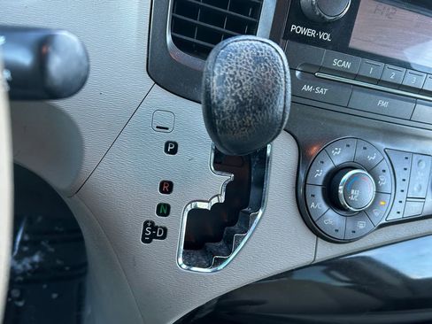 Used 2012 Toyota Sienna image 22