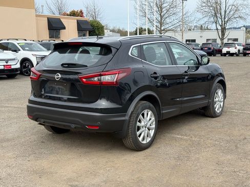 Used 2020 Nissan Rogue Sport SV image 4
