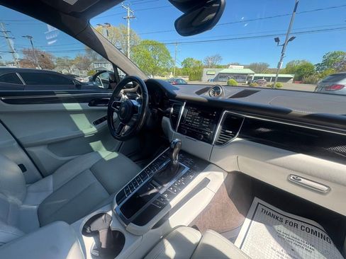 Used 2016 Porsche Macan Turbo AWD/4WD image 19