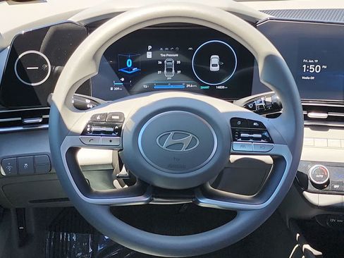 Used 2024 Hyundai Elantra SEL FWD image 19