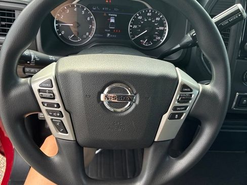 Used 2022 Nissan Titan SV RWD image 12
