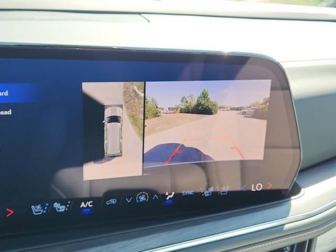 Certified 2025 Chevrolet Suburban Premier AWD/4WD image 30