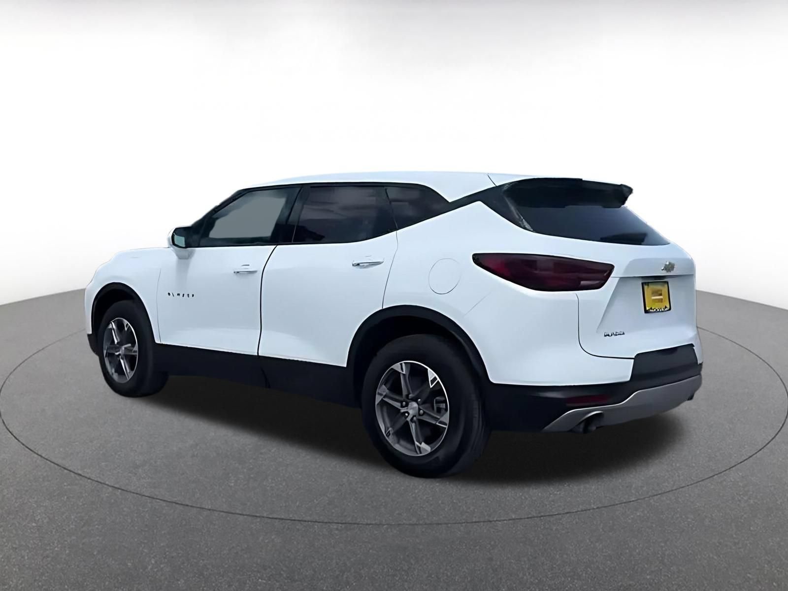 Used 2025 Chevrolet Blazer LT FWD image 2