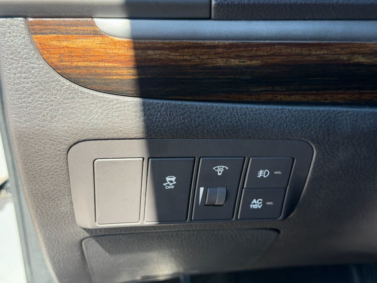 Used 2011 Hyundai Santa Fe Limited FWD image 17