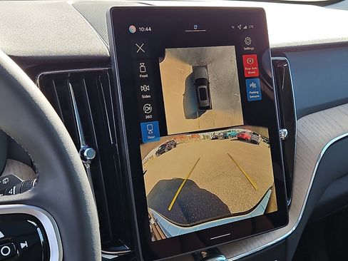 New 2026 Volvo XC60 B5 Plus w/ Protection Package Premier image 17