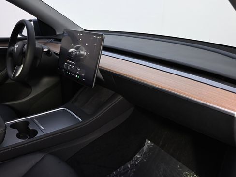 Used 2023 Tesla Model Y Performance image 15