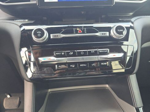 Certified 2024 Ford Explorer ST-Line w/ Class IV Trailer Tow Package image 17