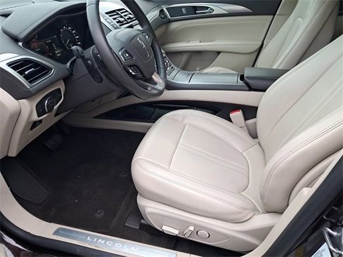 Used 2020 Lincoln MKZ w/ Convenience Package image 14