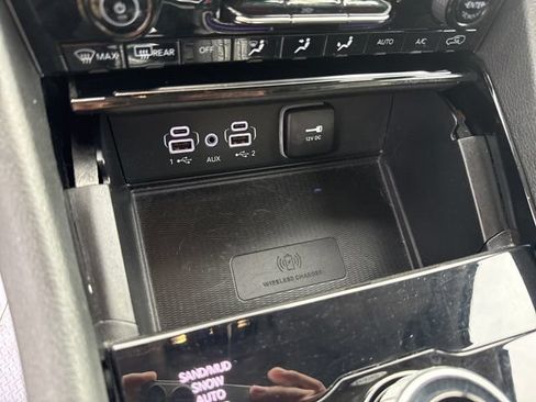 Used 2023 Jeep Grand Cherokee L Limited w/ Luxury Tech Group II AWD/4WD image 19