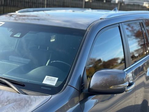 Used 2023 Lexus GX 460 Premium w/ Premium Package image 11