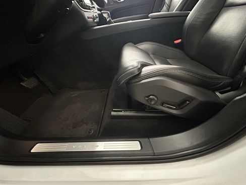 Used 2018 Volvo XC60 T6 Inscription w/ Luxury Seat Package image 30