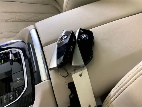 Used 2026 BMW X7 xDrive40i w/ M Sport Package AWD/4WD image 14
