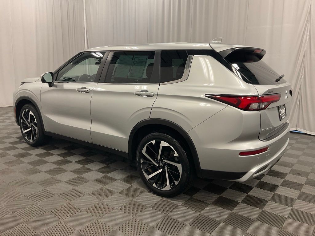Used 2023 Mitsubishi Outlander SE AWD/4WD image 8