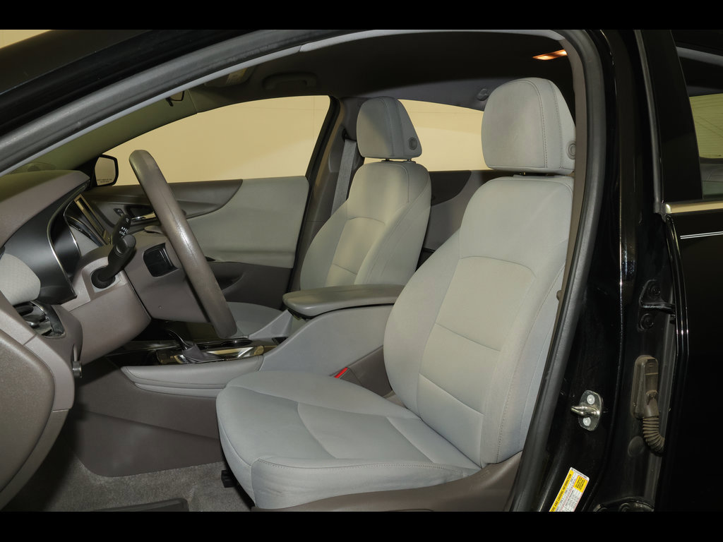Used 2017 Chevrolet Malibu LT FWD image 17