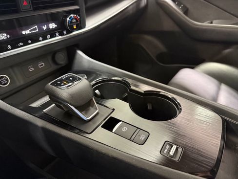 Used 2023 Nissan Rogue SV w/ SV Premium B Package FWD image 18