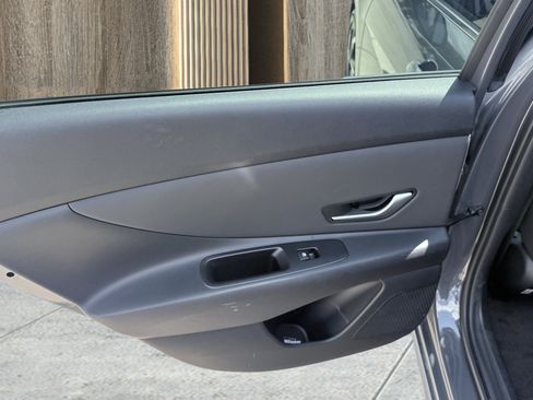 Used 2025 Hyundai Elantra SEL FWD image 22