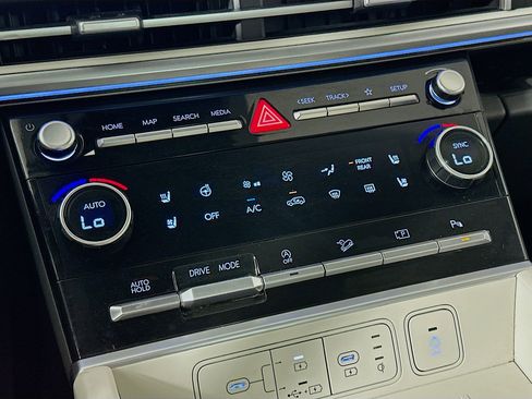 Used 2024 Hyundai Santa Fe Limited image 24