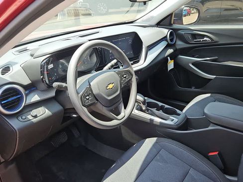 Used 2025 Chevrolet Trax LS FWD image 10