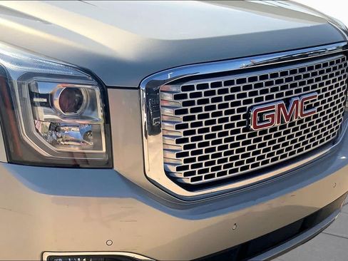 Used 2017 GMC Yukon XL Denali w/ Open Road Package AWD/4WD image 29