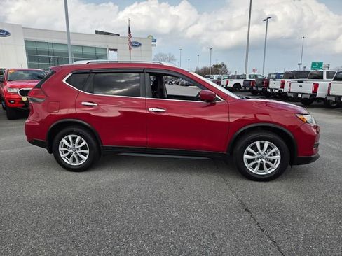 Used 2017 Nissan Rogue SV w/ SV Premium Package image 12