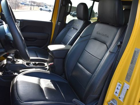 Used 2018 Jeep Wrangler Unlimited Sahara image 14