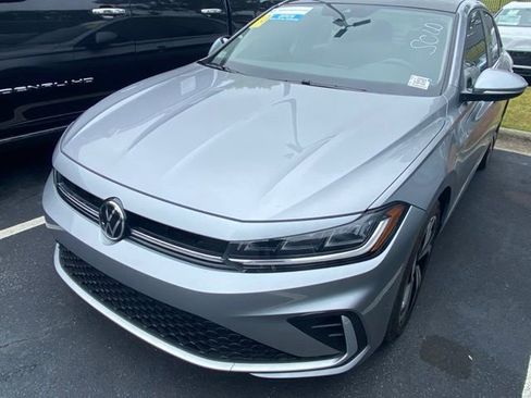 Used 2025 Volkswagen Jetta SEL FWD image 9