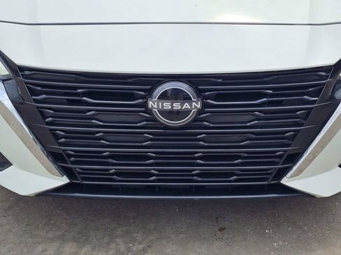Used 2025 Nissan Altima 2.5 SV FWD image 3
