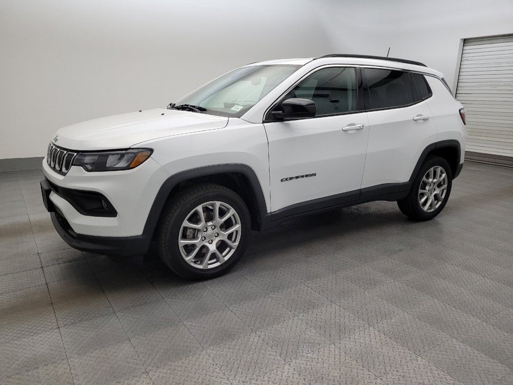 Used 2022 Jeep Compass Latitude w/ Sun and Sound Group AWD/4WD image 2