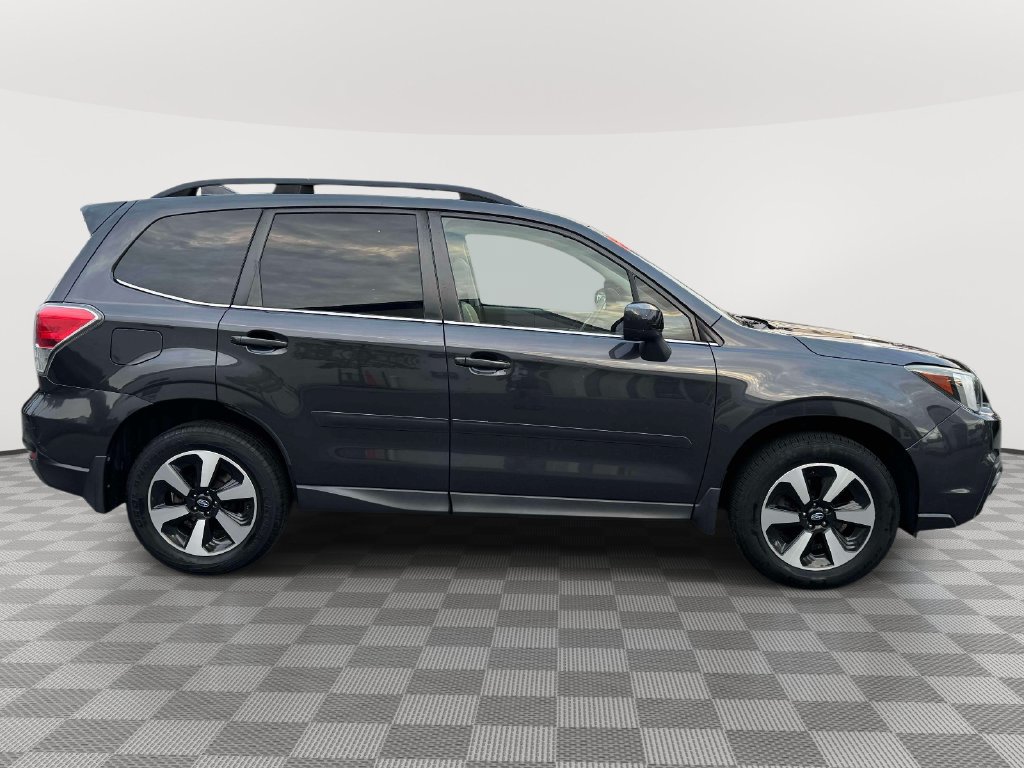 Used 2017 Subaru Forester 2.5i Limited AWD/4WD image 9