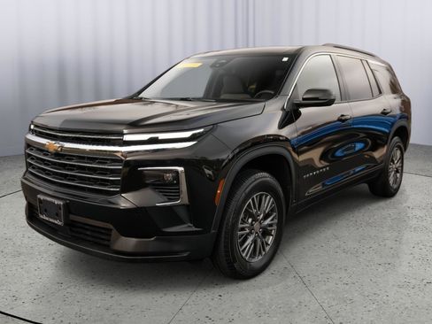 New 2025 Chevrolet Traverse LT image 3