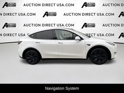 Used 2025 Tesla Model Y Long Range image 3