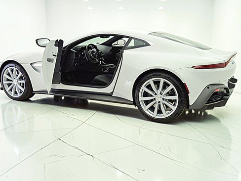 Used 2023 Aston Martin V8 Vantage Coupe RWD image 5