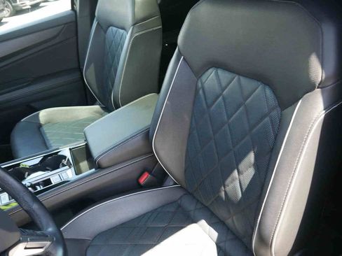 Used 2024 Volkswagen Atlas Cross Sport SEL Premium R-Line AWD/4WD image 18