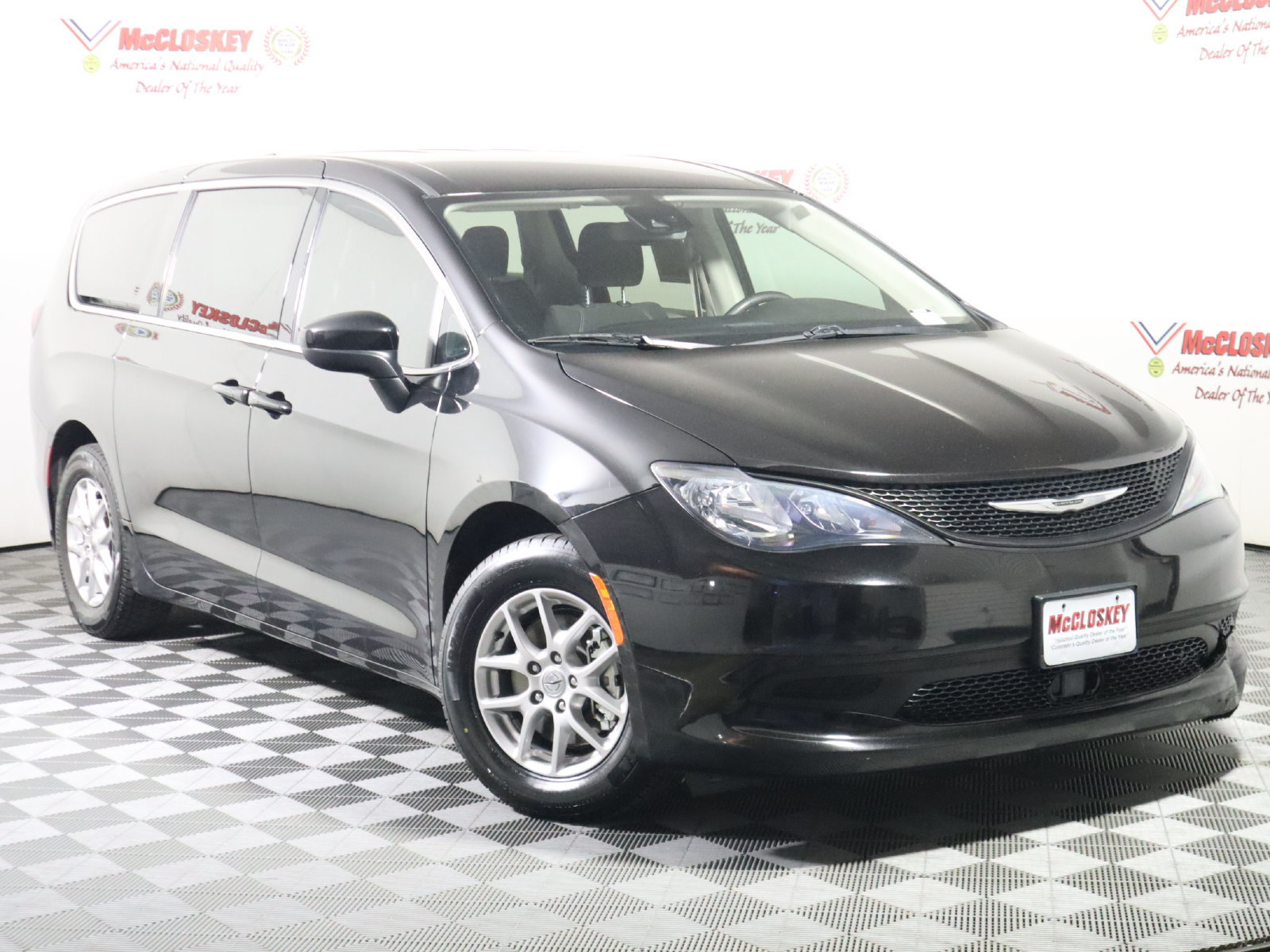 Used 2024 Chrysler Voyager LX FWD image 2