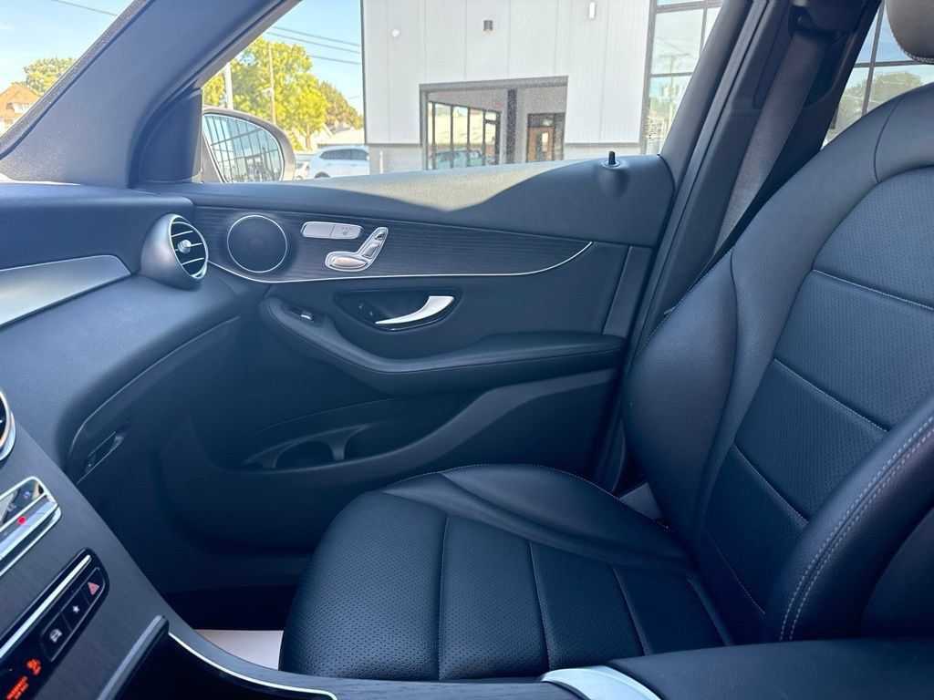 Used 2021 Mercedes-Benz GLC 300 4MATIC image 14