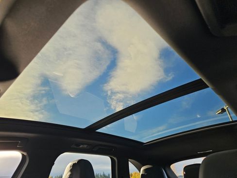 Used 2017 Porsche Cayenne S image 24