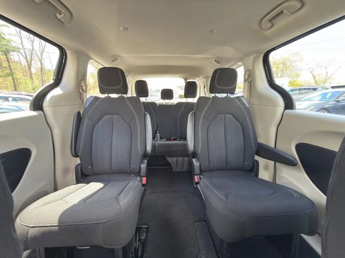 Used 2022 Chrysler Voyager LX FWD image 25