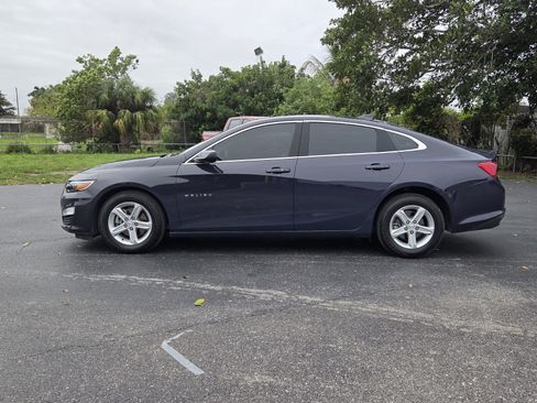 Used 2025 Chevrolet Malibu LS FWD image 2