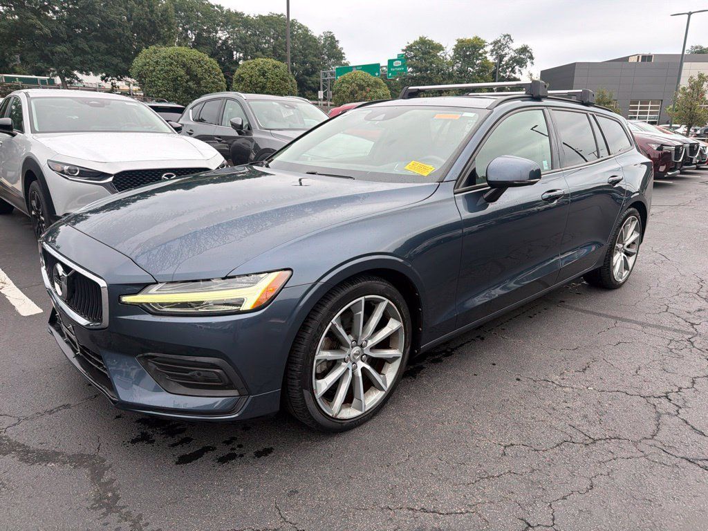 Used 2019 Volvo V60 T6 Momentum AWD/4WD image 1