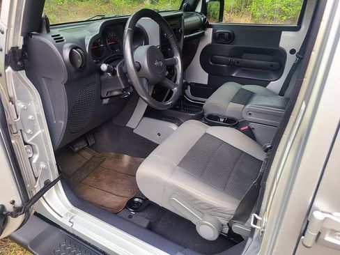 Used 2009 Jeep Wrangler X image 12