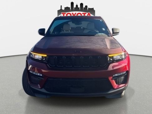 Used 2025 Jeep Grand Cherokee Limited w/ Black Appearance Package image 8