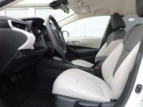 Used 2021 Toyota Corolla LE image 5