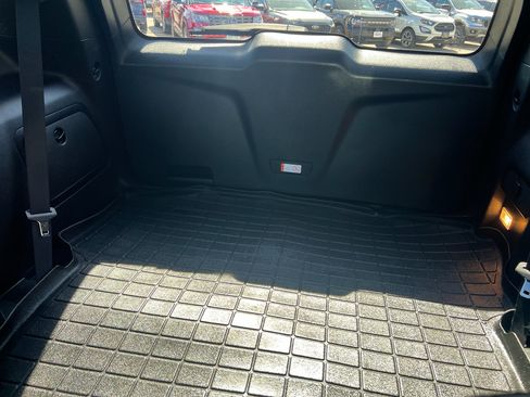 Used 2018 Ford Explorer XLT w/ Equipment Group 202A AWD/4WD image 13