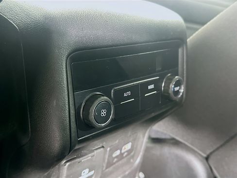Used 2021 GMC Acadia SLE w/ Driver Convenience Package FWD image 27