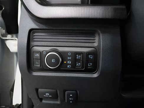 Used 2025 Ford F250 Platinum w/ FX4 Off-Road Package AWD/4WD image 20