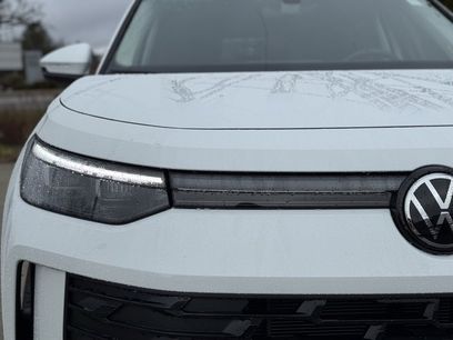 New 2026 Volkswagen Tiguan SE