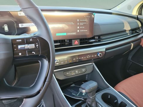 New 2027 Kia Carnival SX w/ Dark Edition Package FWD image 22