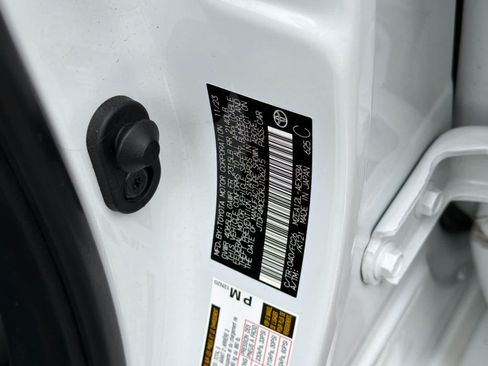 Used 2024 Toyota Corolla SE w/ SE Premium Package FWD image 31