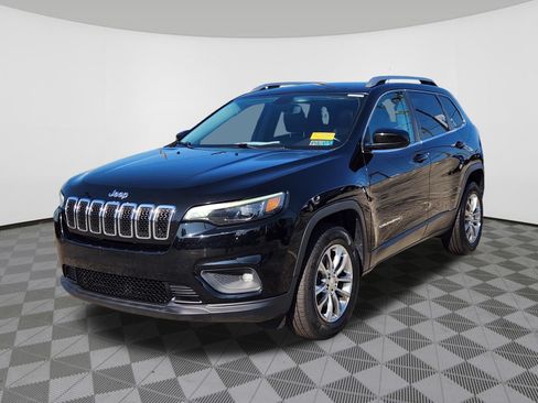 Used 2019 Jeep Cherokee Latitude Plus w/ Comfort/Convenience Group AWD/4WD image 2