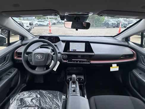 New 2026 Toyota Prius Plug-In Hybrid FWD image 10
